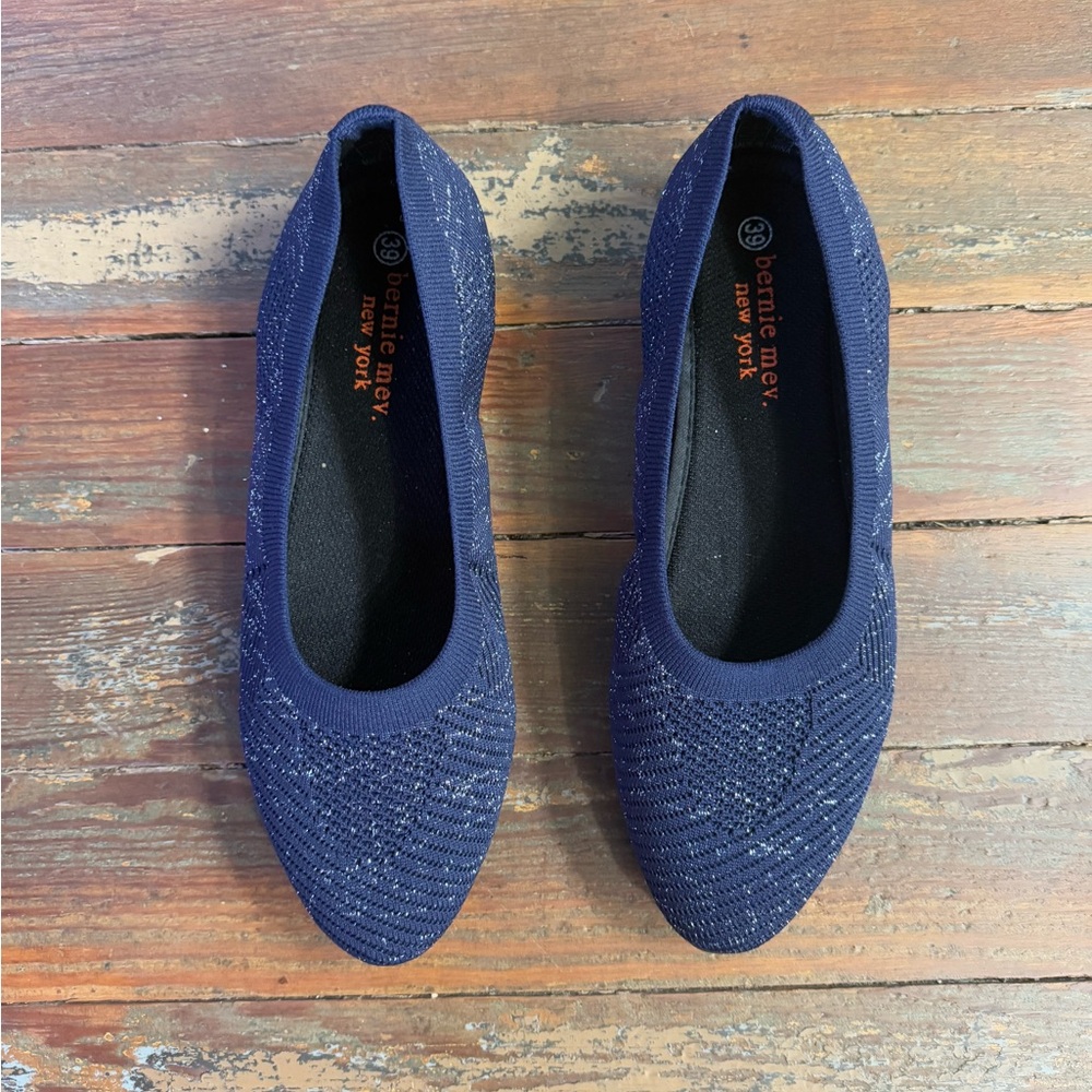 Bernie Mev Stretch Knit Navy and Silver Ballet Flats ~ Size 39 (8.5) 💛🍄